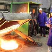 Martin Dulig - Staatsminister für Wirtschaft, Arbeit und Verkehr, besucht das Eisenwerk